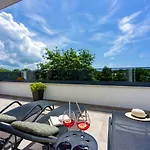 Modern App Ana With Jacuzzi And Balcony
