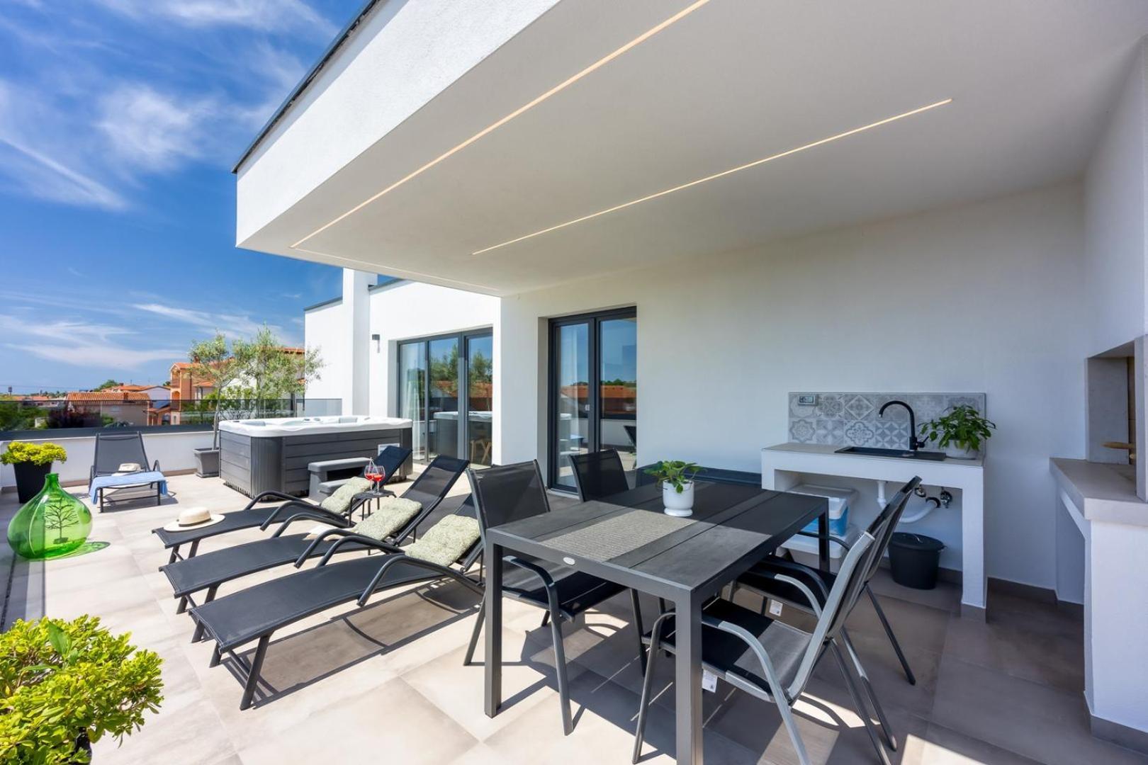 Modern App Ana With Jacuzzi And Balcony Poreč