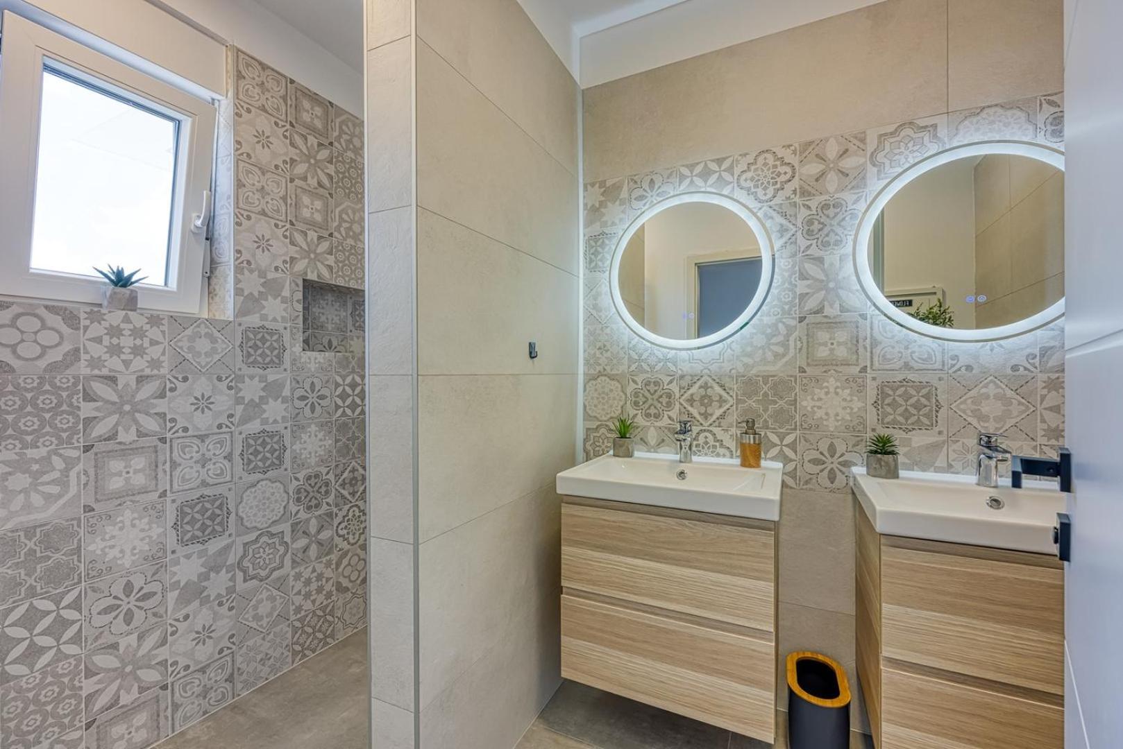 Modern App Ana With Jacuzzi And Balcony Apartment Poreč