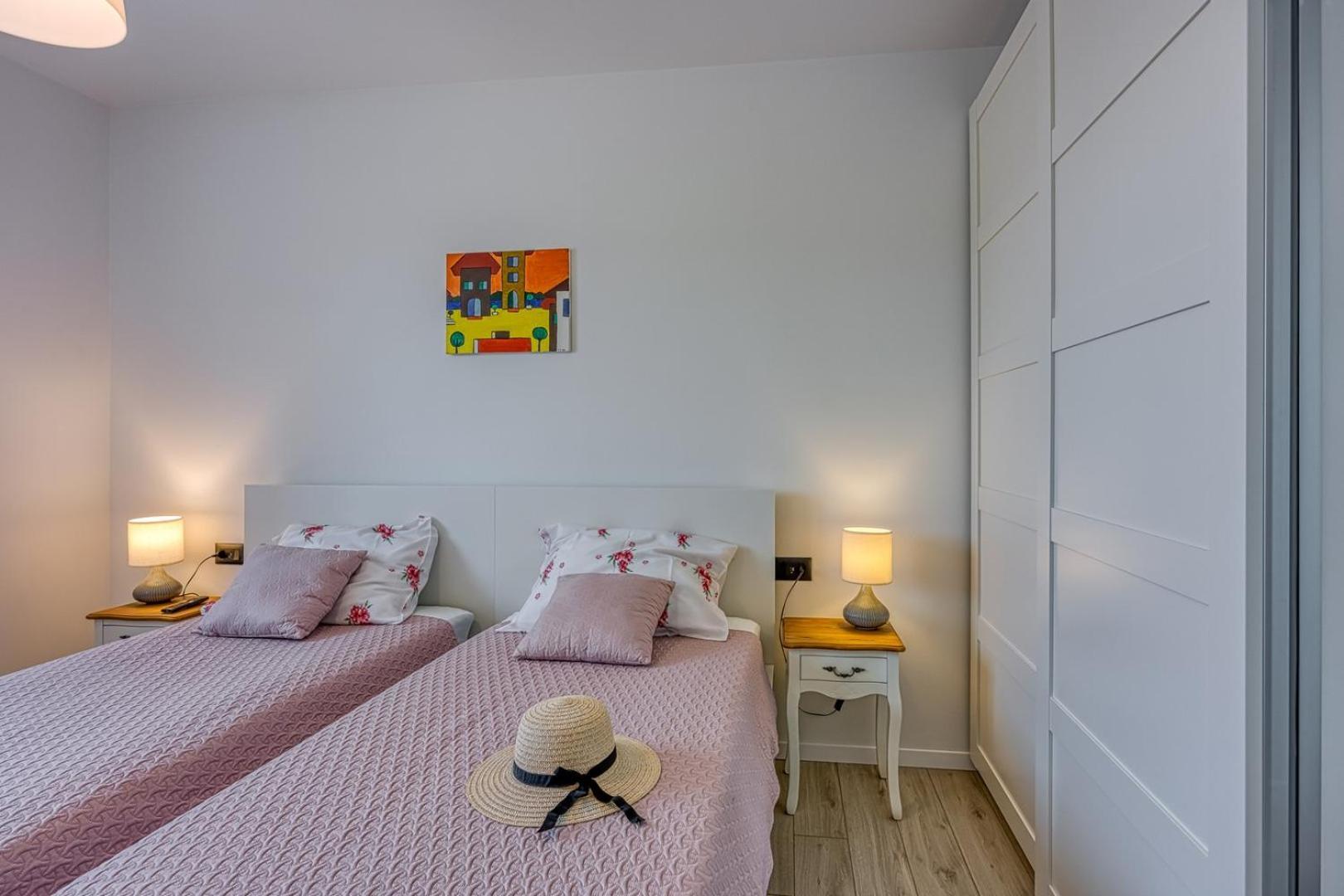 Modern App Ana With Jacuzzi And Balcony Poreč