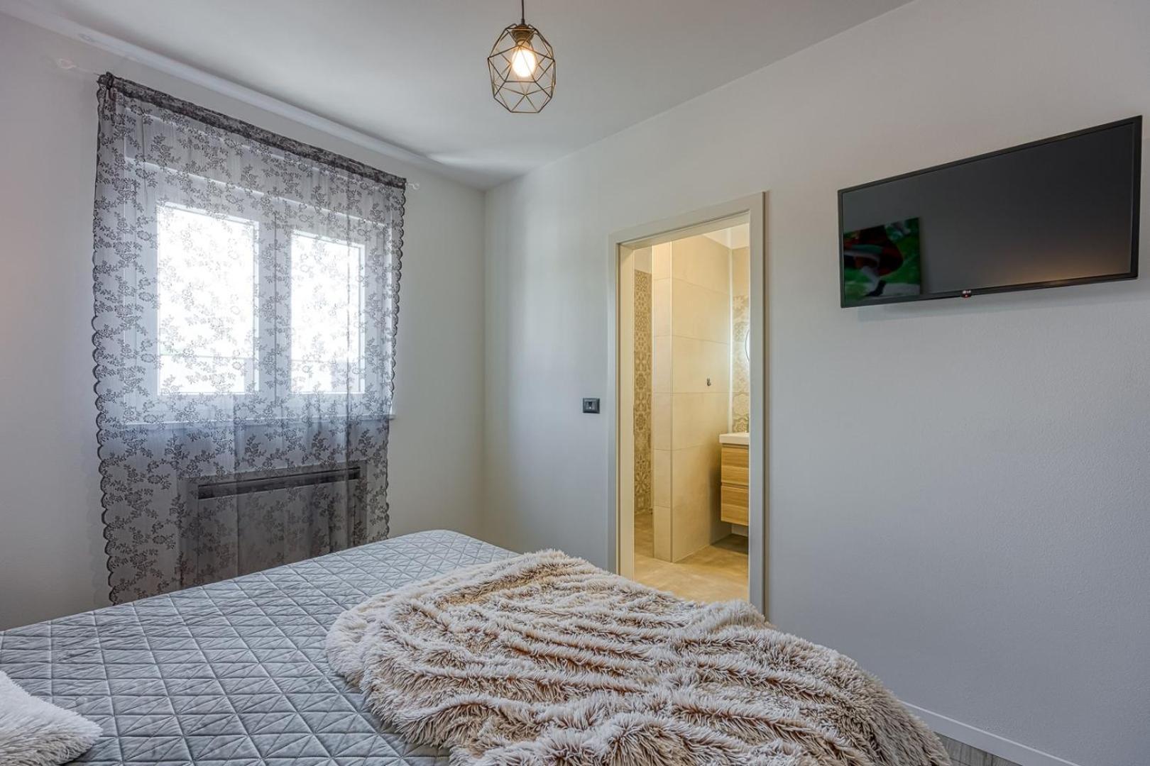 Apartment Modern App Ana With Jacuzzi And Balcony Poreč