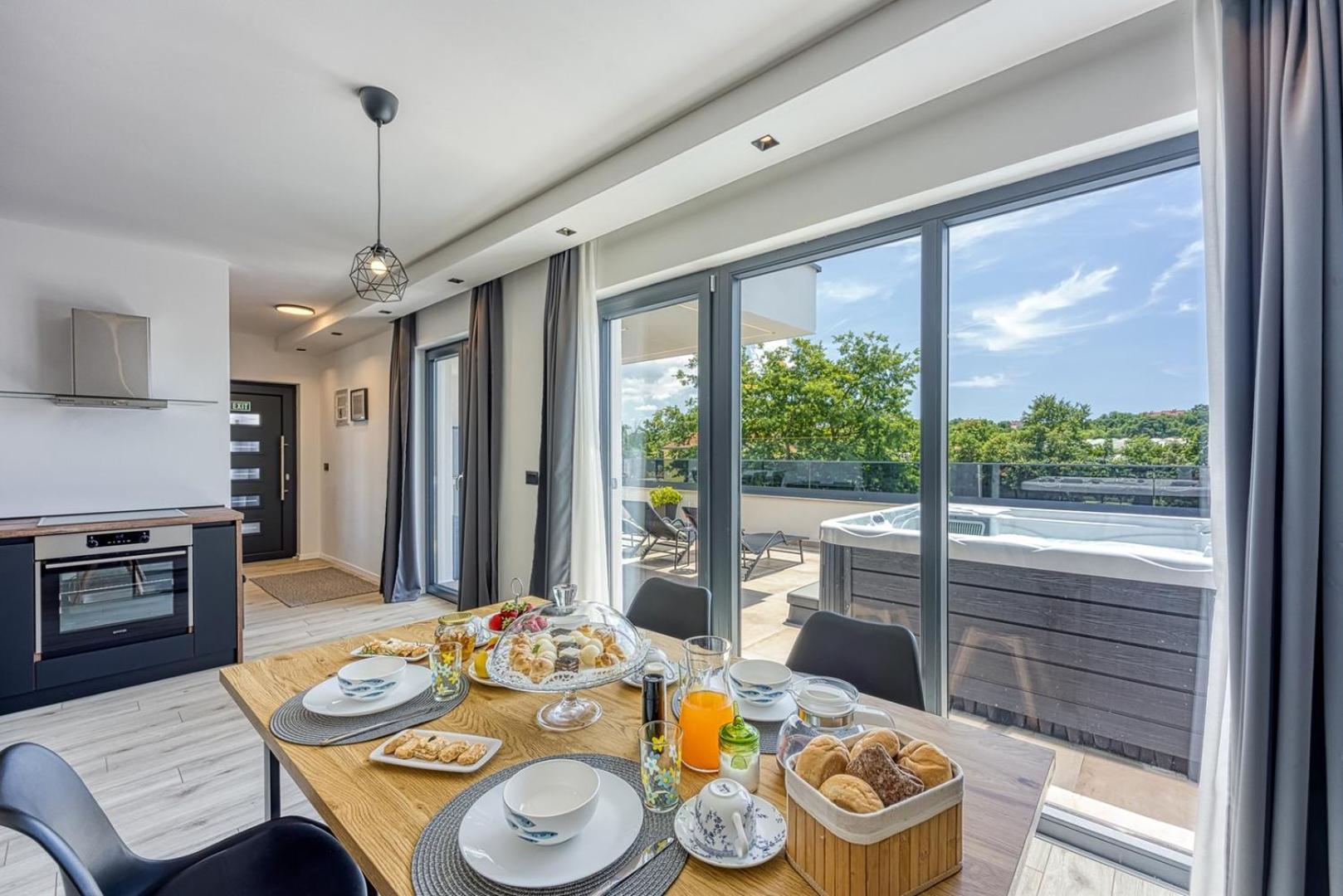 Apartment Modern App Ana With Jacuzzi And Balcony Poreč
