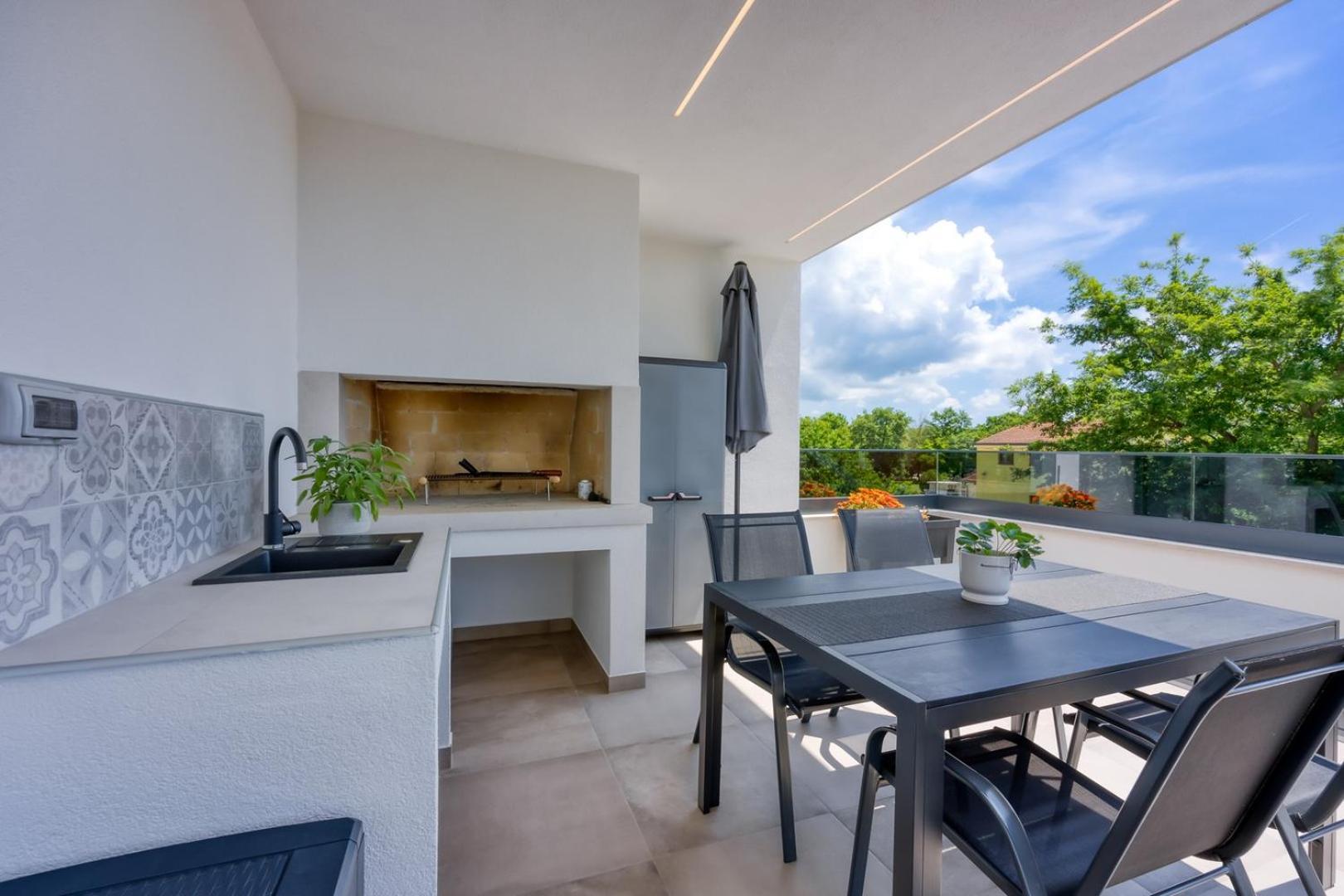 Apartment Modern App Ana With Jacuzzi And Balcony