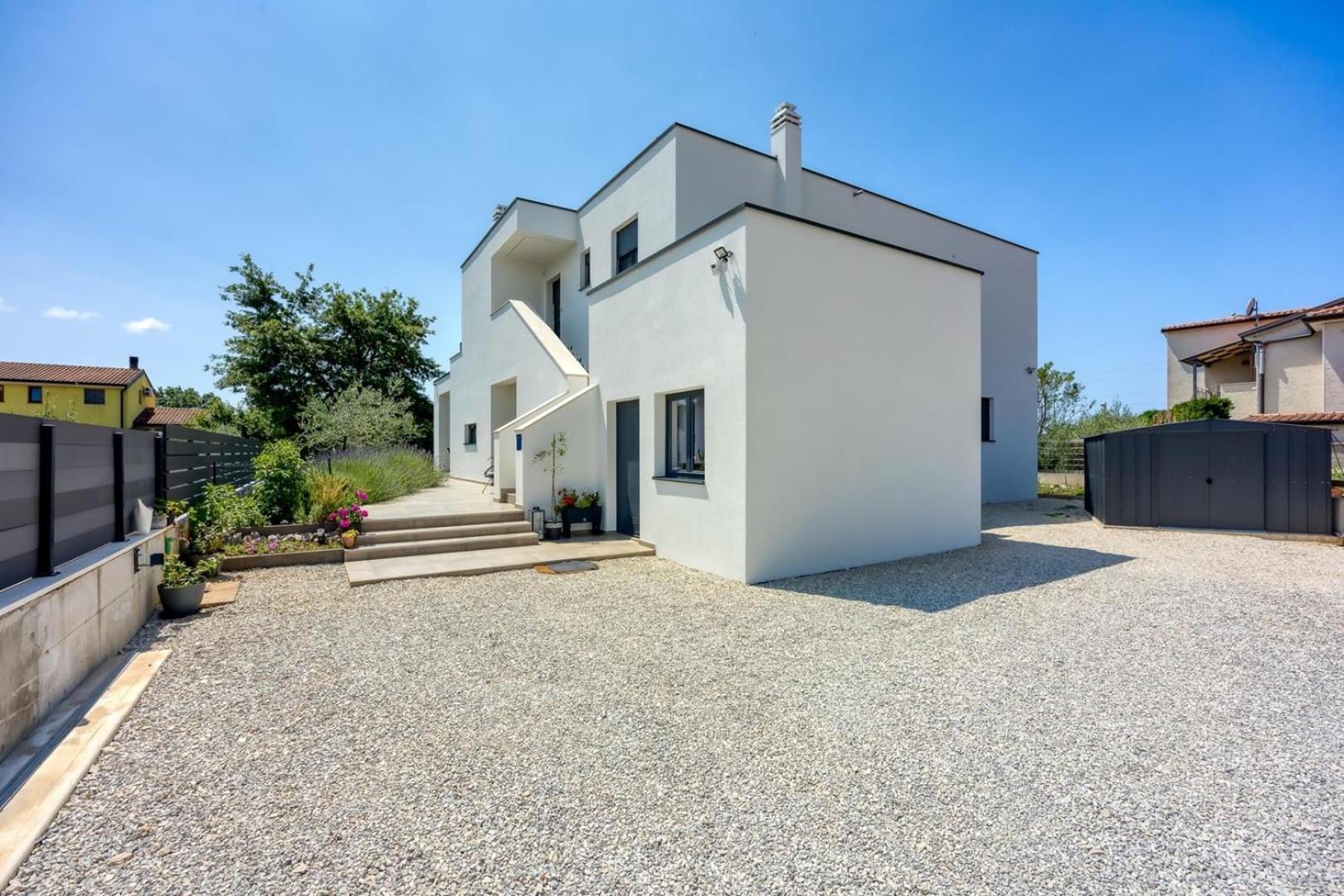 Modern App Ana With Jacuzzi And Balcony Poreč